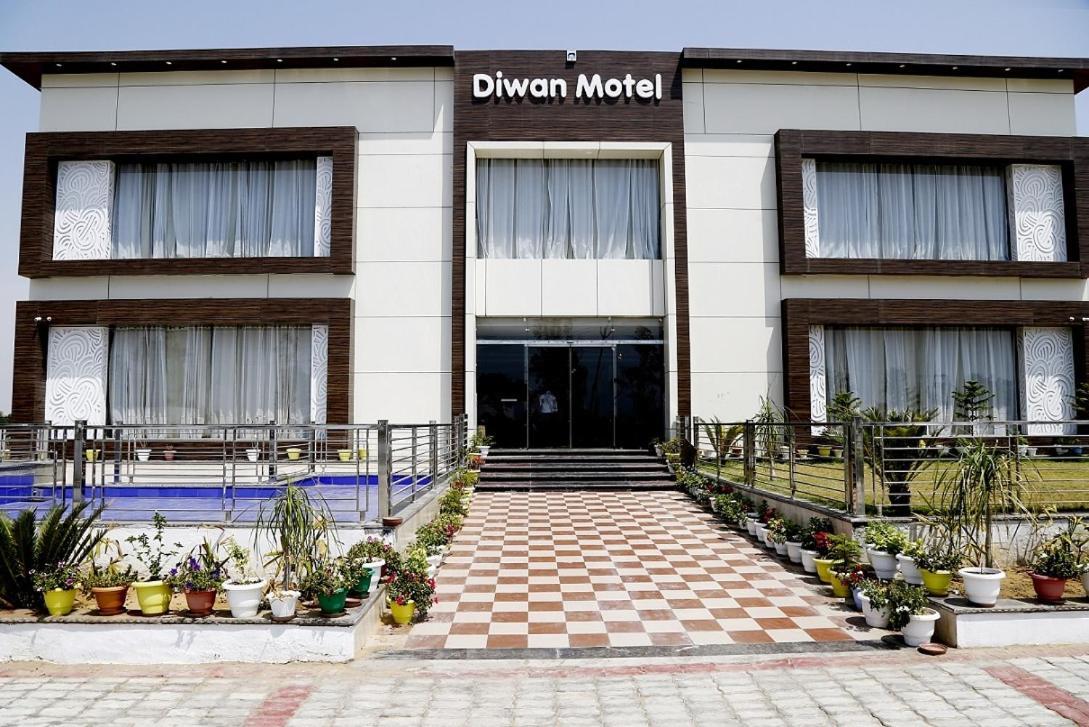 Diwan Hotel And Restaurant Surkhi Exteriér fotografie