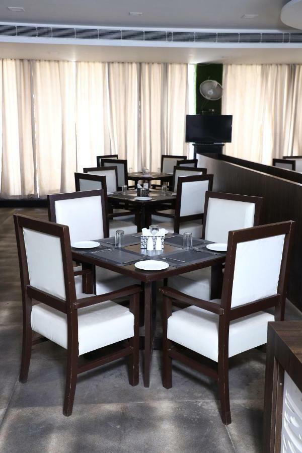 Diwan Hotel And Restaurant Surkhi Exteriér fotografie