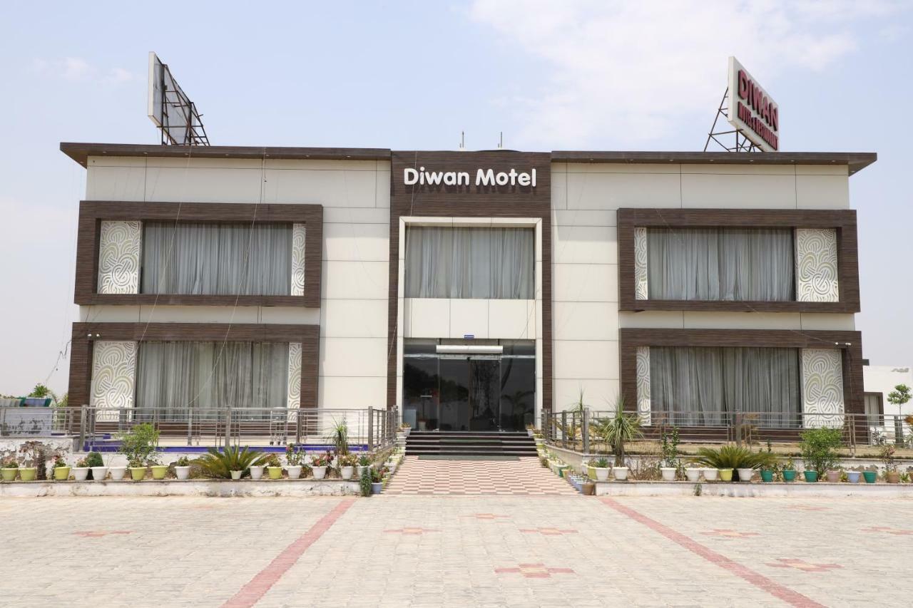 Diwan Hotel And Restaurant Surkhi Exteriér fotografie