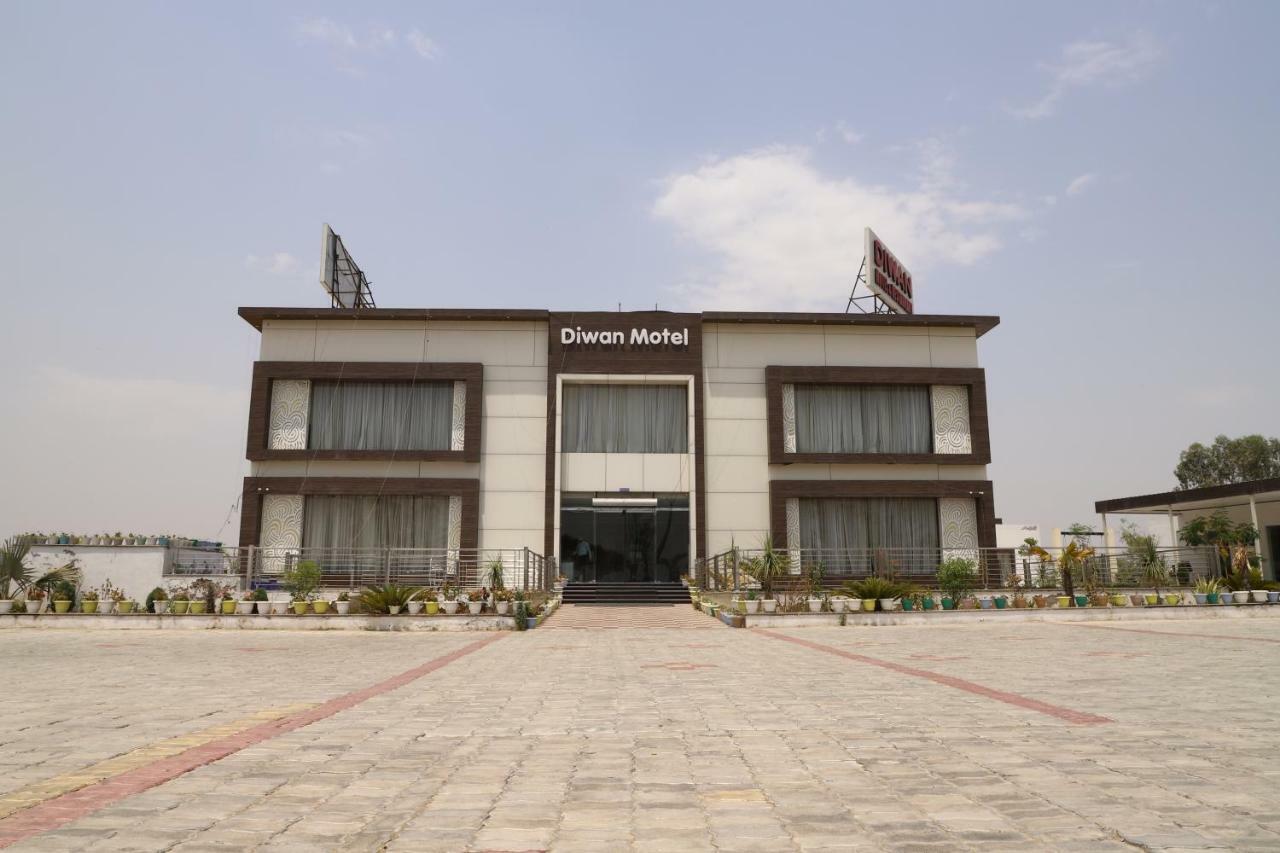 Diwan Hotel And Restaurant Surkhi Exteriér fotografie